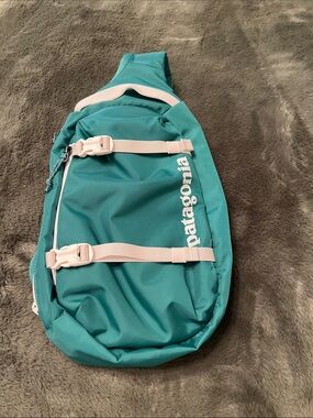 New PATAGONIA 8L Atom Sling Bag. NWOT